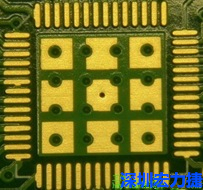 這個通孔的設計勉強可以接受，只剩下正中間一個通孔沒有塞孔，而且孔徑也變小了。