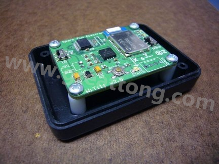 熱熔膠的牢固程度，對于非高振動的應用來說已經很足夠，而且如果你想要讓盒子另作他途，支架也可以拿掉，用酒精磨擦即可移除熱熔膠。